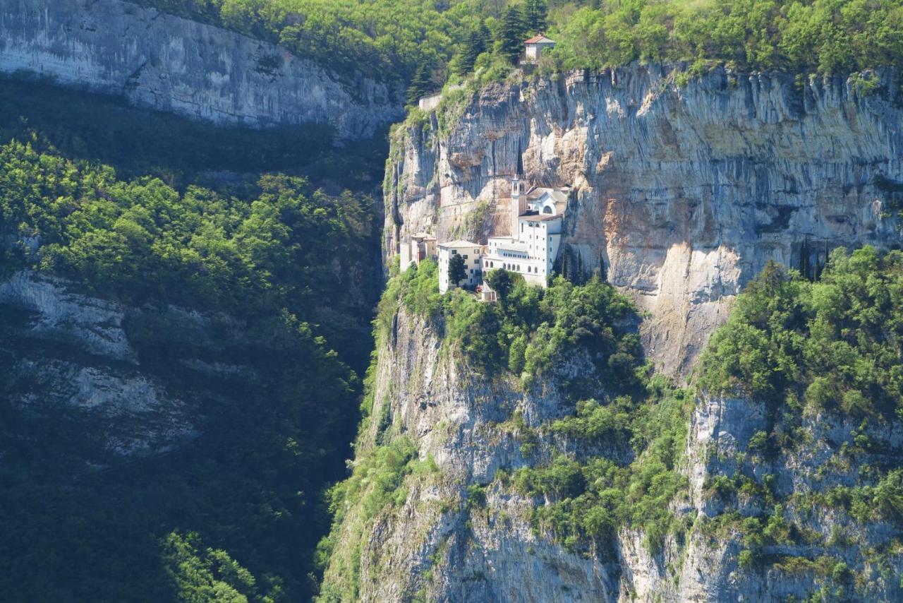 Hotel Stella Alpina Spiazzi Di Caprino Екстериор снимка