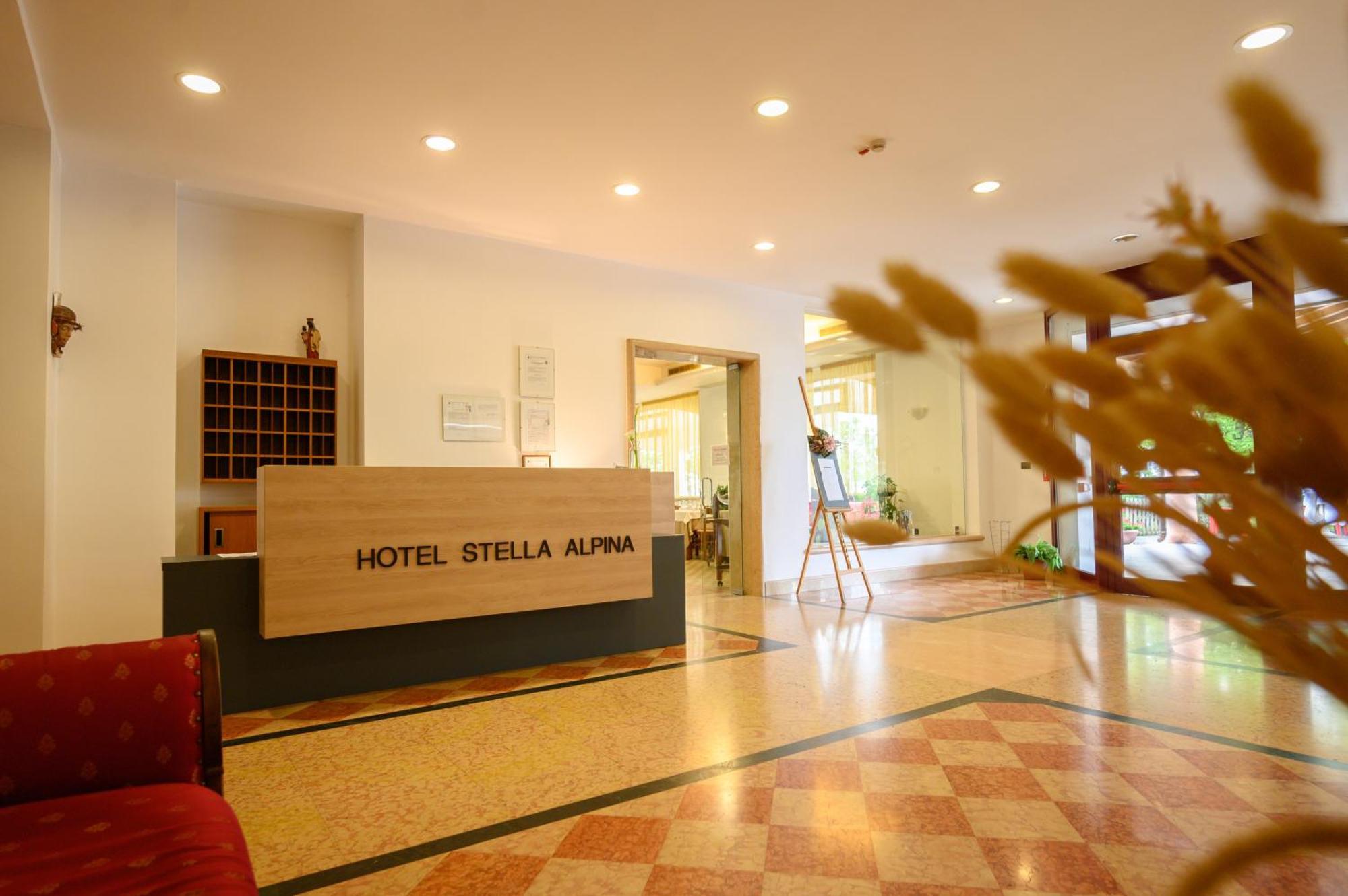 Hotel Stella Alpina Spiazzi Di Caprino Екстериор снимка