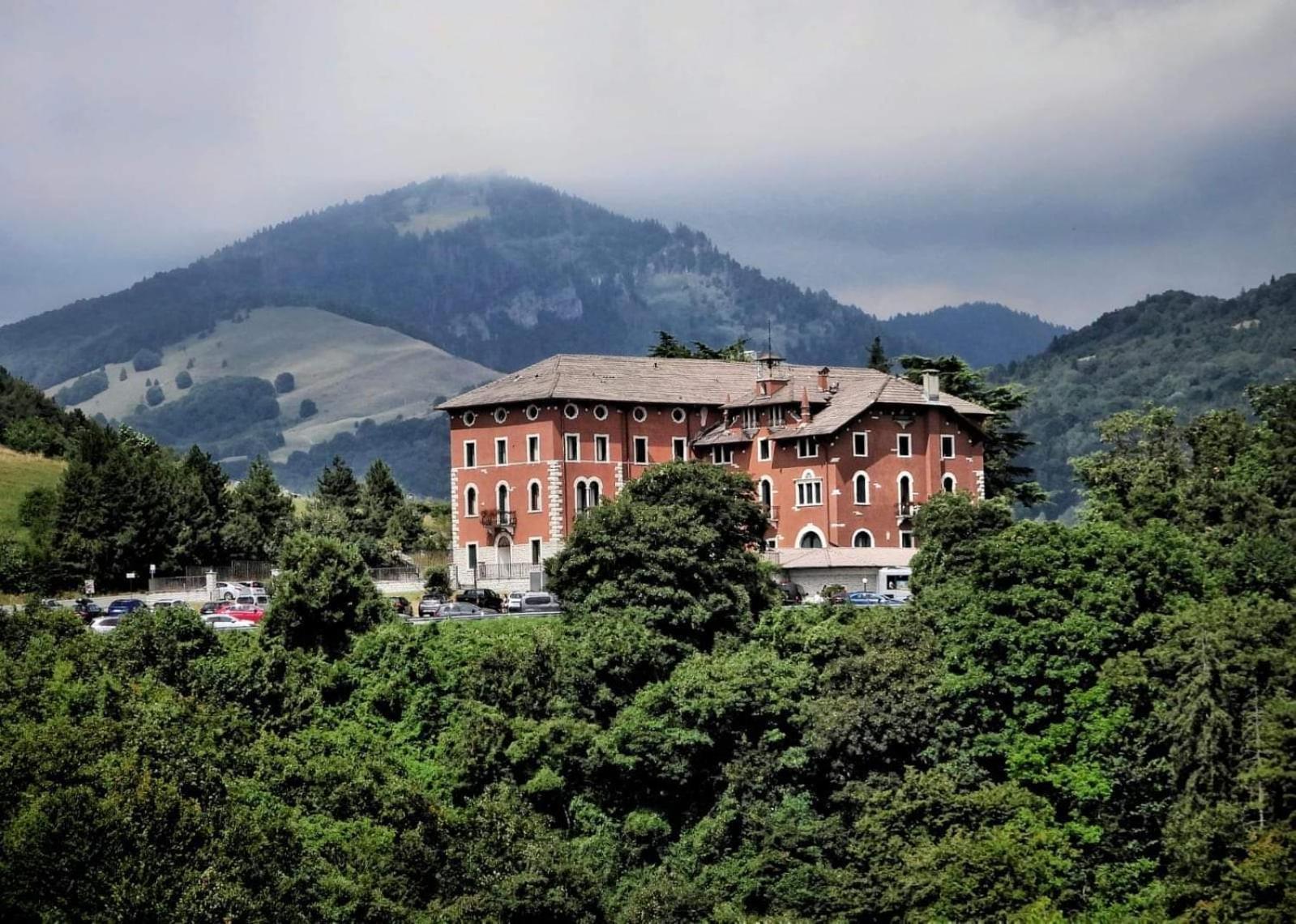 Hotel Stella Alpina Spiazzi Di Caprino Екстериор снимка